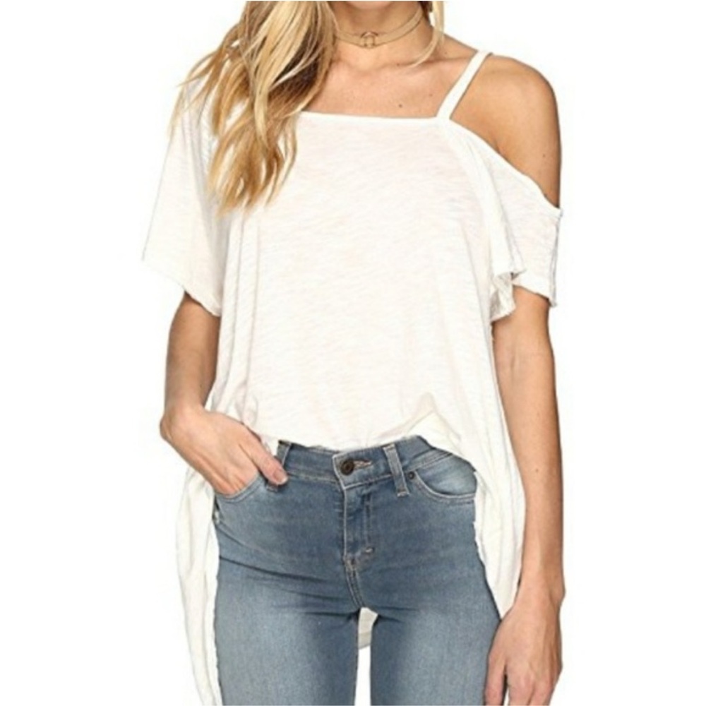 🧋Free People White Off-Shoulder Blouse 🧋3/$22